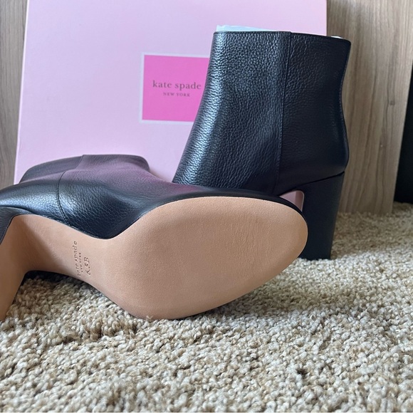 Kate Spade Leather Ankle Knott Zip Boot in Black size 6.5 - Picture 4 of 9